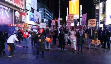 New York'ta 'savaşa hayır' protestosu aa