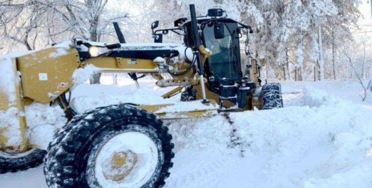 Bursa’da karla mücadele sürüyor