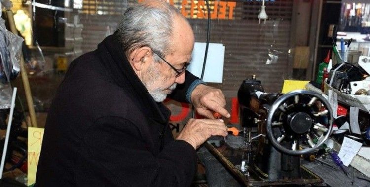 İhsan usta 50 yıldır dikiş makinelerine 'hayat' veriyor