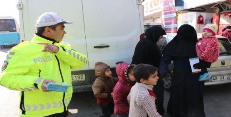 Polisten Suriyelilere trafik eğitimi