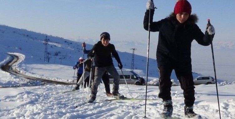 Sporcular, kayaklı koşu şampiyonasına yüksek kesimlerde hazırlanıyor