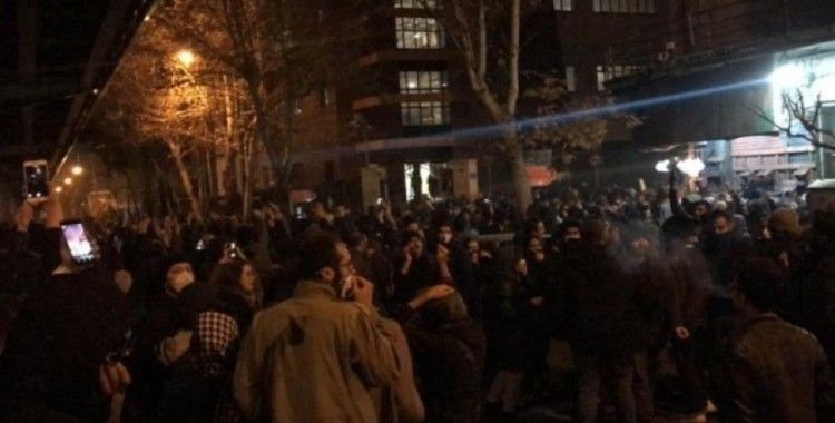 İran'da Ukrayna uçağının düşürülmesi protesto edildi