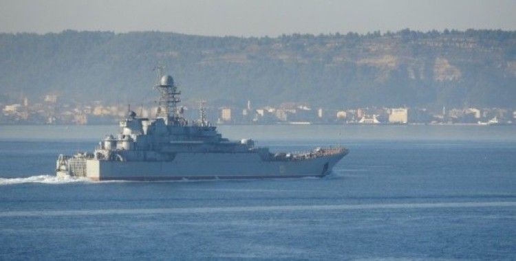 Rus savaş gemisi Çanakkale Boğazı’nda geçti