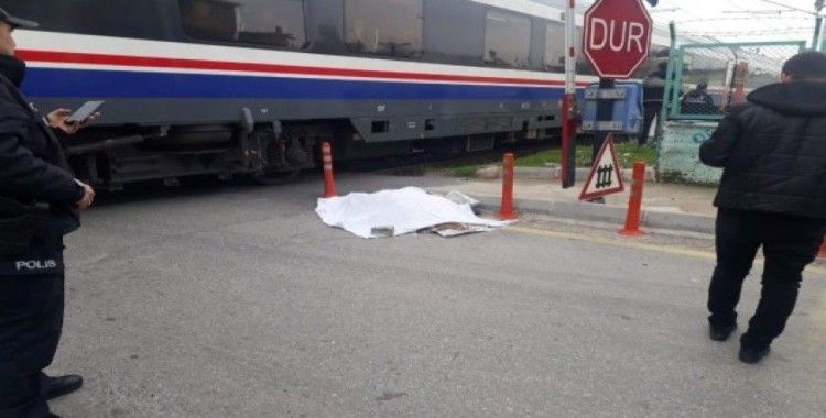 Trenin çarptığı kadın öldü