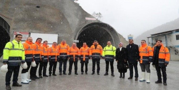 Bakan Varank, yeni Zigana Tüneli inşaatında incelemelerde bulundu