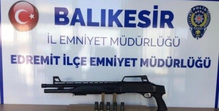 Polis Balıkesir'de 15 silah ele geçirdi