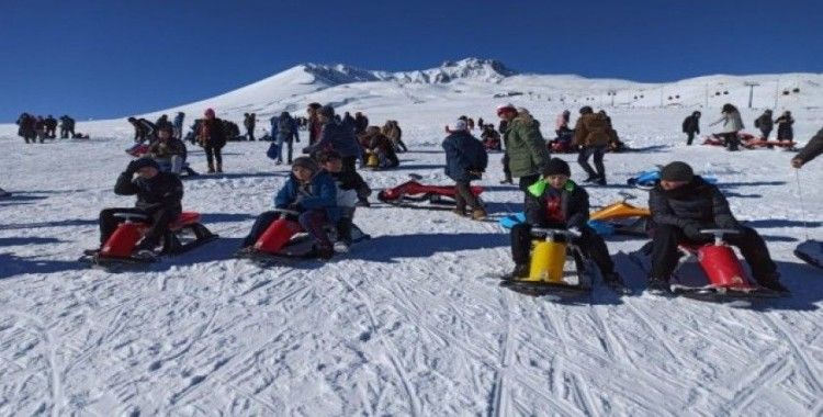 Çözüm Koleji öğrencilerinin Erciyes’te kayak keyfi