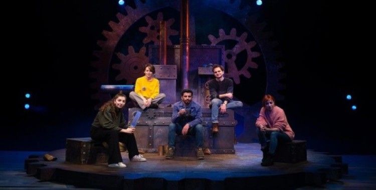 Ankara Devlet Tiyatrosunun genç oyuncuları 'Açık Denizde'