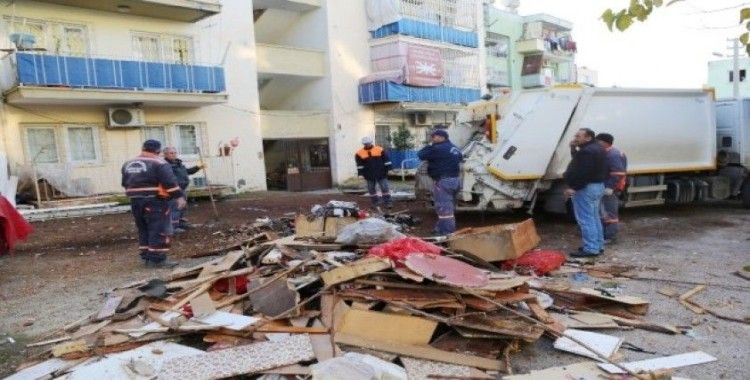 Mersin'de bir evden 10 ton çöp çıktı