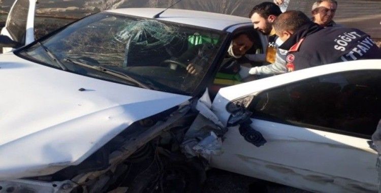 Bilecik’te meydana gelen trafik kazasında 2 kişi yaralandı