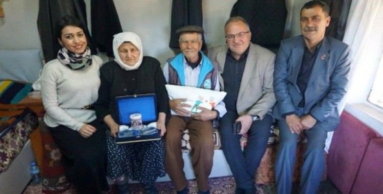 Milas’ta 334 yaşlı çift evinde ziyaret edildi