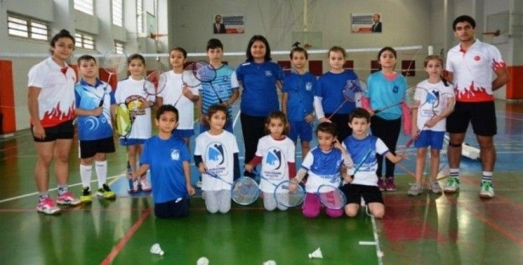 Yunusemre’de badminton çalışmaları devam ediyor
