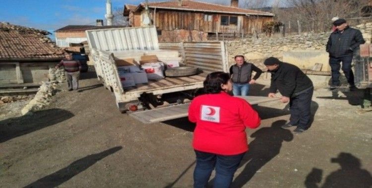 Türk Kızılayı’ndan evi yanan aileye yardım