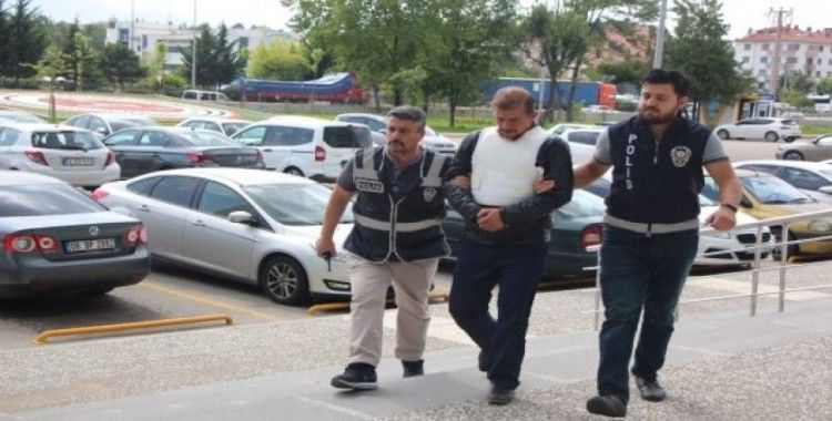 Bolu’da, alkollüyken oğlunu bıçaklayan tutuklu baba tahliye edildi