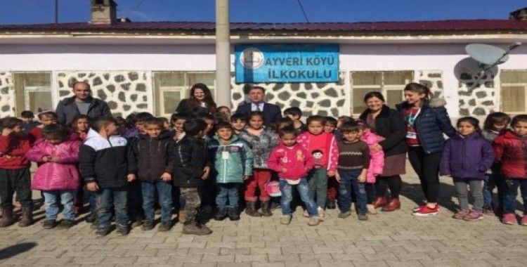 Radikal Okulları’ndan Çınar’daki öğrencilere yardım eli