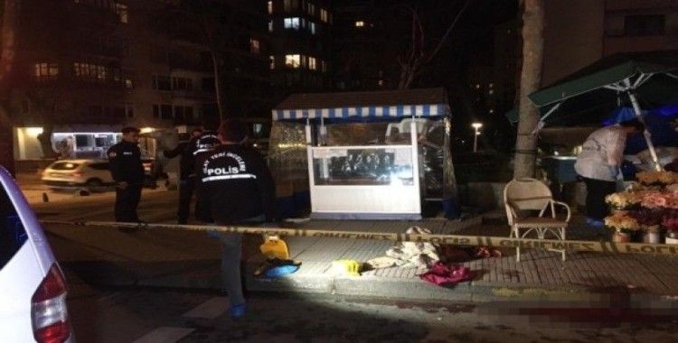 Kadıköy’de sokak ortasında dehşet: Annesi ve eşini öldürdü