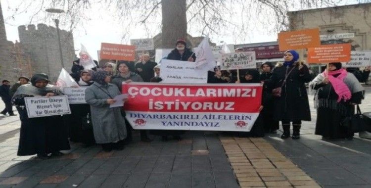 Erciyes Kadın Platformu, 137. gününde Diyarbakır annelerine destek verdi