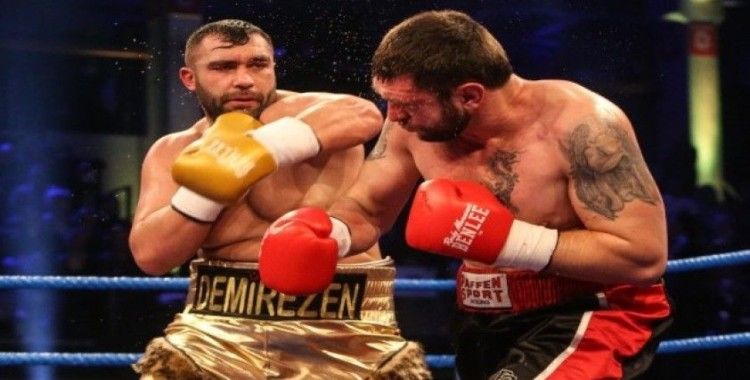 Türk boksörler Hamburg’da zaferlerini ilan etti