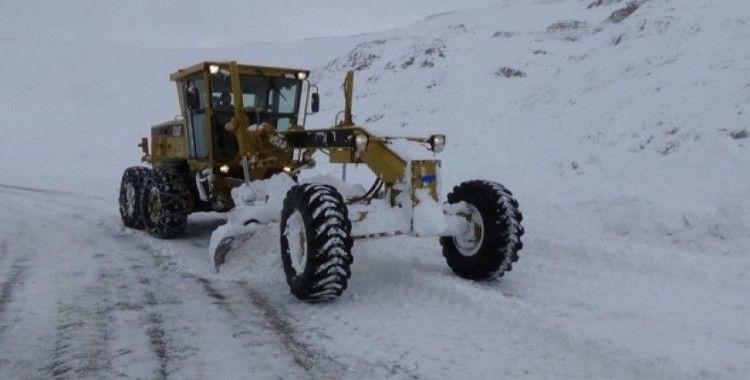 Van’da kardan kapanan yollar açılıyor
