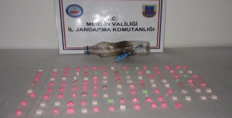 Mersin’de bir otomobilde 117 adet uyuşturucu hap ele geçirildi