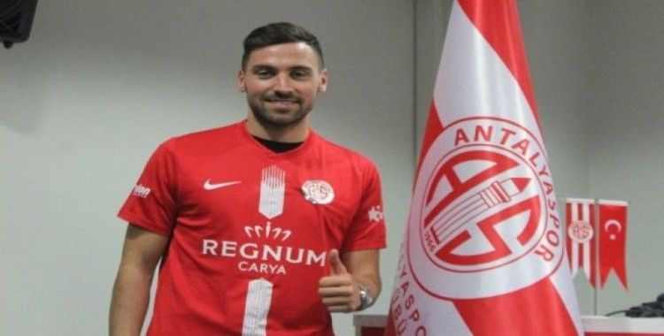 Antalyaspor'da Sinan Gümüş resmi sözleşmeyi imzaladı