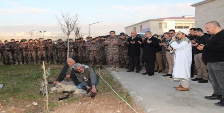 Özel harekat polisleri, Barış Pınarı Harekatı bölgesine uğurlandı