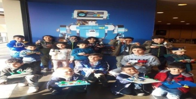 Çocuklar, Forum Mersin’de robotik kodlama yapmayı öğrendi