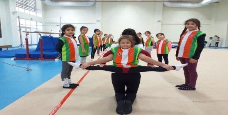 Kepez’ de çocuklara cimnastik eğitimi
