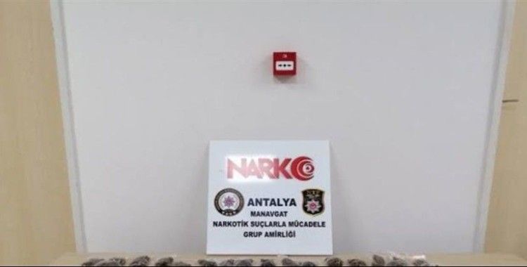 Antalya'da iki ayrı evde uyuşturucu baskını