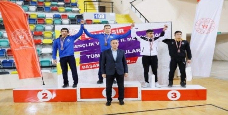 Kağıtsporlu güreşçiler Türkiye Şampiyonası’nda yerini aldı