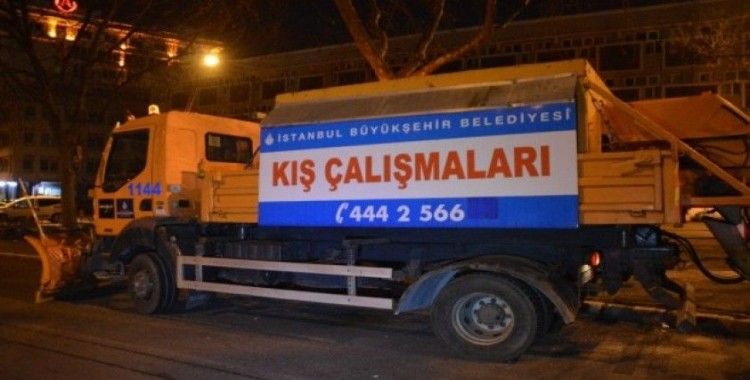 Kar yağışı beklenen İstanbul’da ekipler yollarda hazır bekliyor
