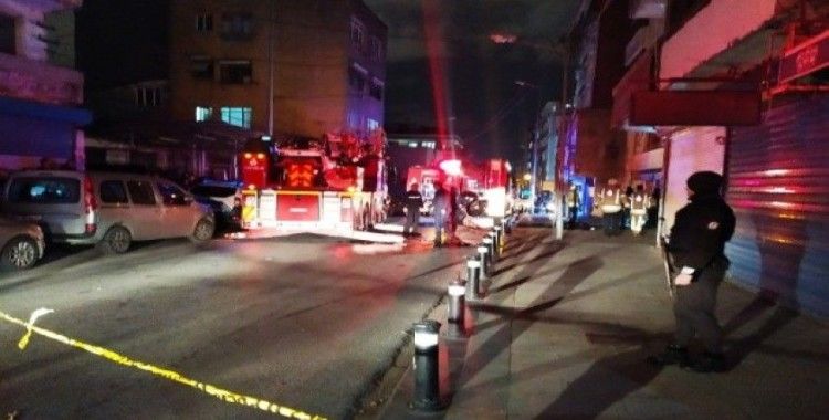 Gaziosmanpaşa’da yangın paniği: 12 kişi dumandan etkilendi