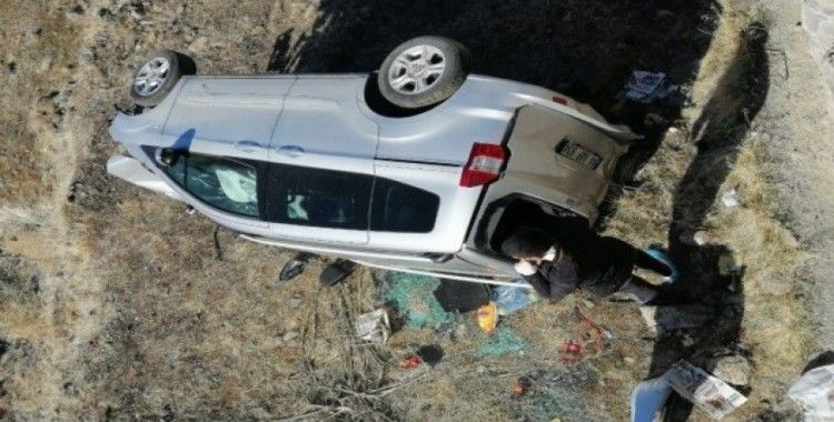 Bingöl’de otomobil takla attı: 4 yaralı
