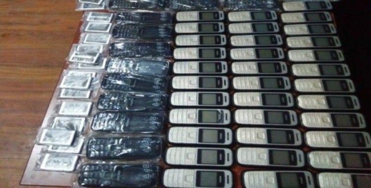 Kütahya’da kaçak 114 adet tuşlu cep telefonu ele geçirildi