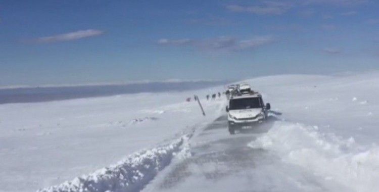 Karacadağ’a giden kayakçılar mahsur kaldı