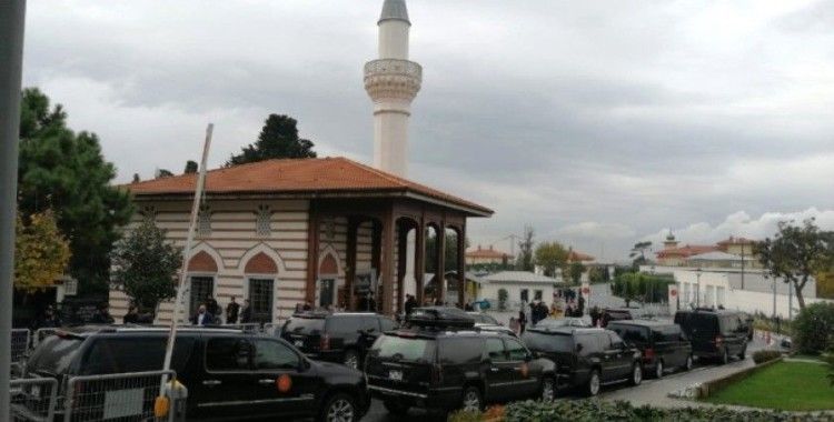 Cumhurbaşkanı Erdoğan, cuma namazını Kerem Aydınlar Camii'nde kıldı