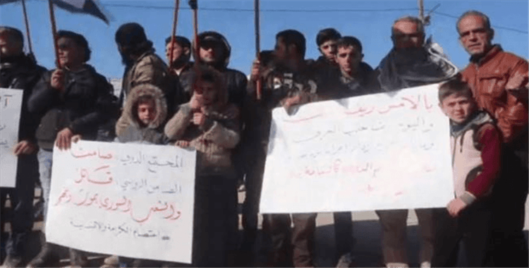 Azez'de siviller Esad'ın saldırılarını protesto etti