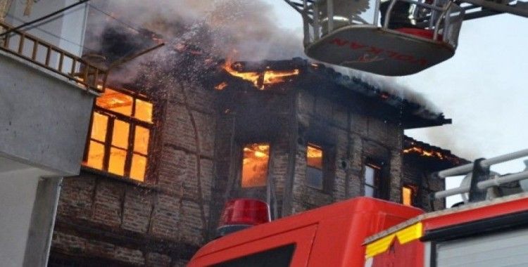 Ordu’da korkutan yangın: Bina alev alev yandı