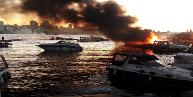 Kartal'da marinada 6 tekne alev alev yandı: 1 yaralı