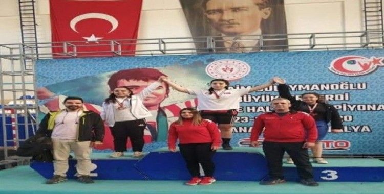 14 yaşındaki Fatma Gül’den büyükler şampiyonasında Türkiye rekoru