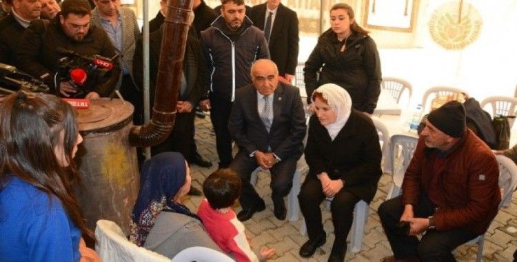 İYİ Parti Genel Başkanı Akşener depremzedeleri ziyaret etti