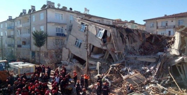 Bakan Selçuk: 'Depremden etkilenen vatandaşlarımızın temel ihtiyaçları için 8 milyon TL kaynak aktardık'
