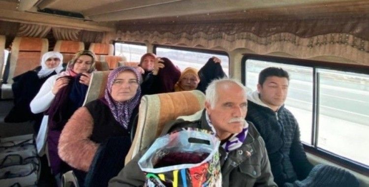 Evlat nöbetindeki aileler depremin vurduğu Elazığ'a doğru yola çıktı