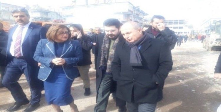 Başkan Akgün, deprem bölgesinde incelemelerde bulundu