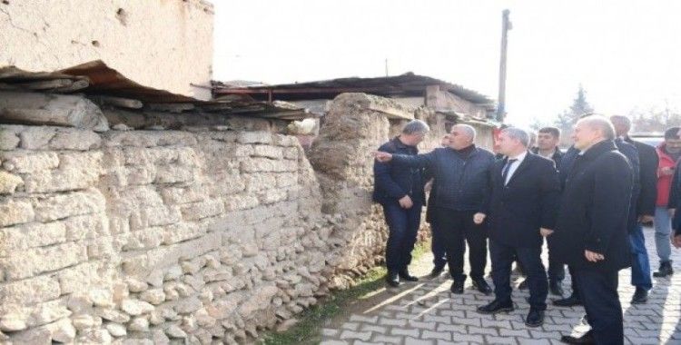 Bakan Yardımcısı Suver, Malatya'da deprem bölgesinde inceleme yaptı
