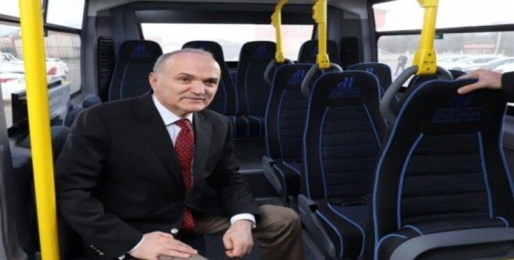 Başkan Özlü, örnek otobüsleri inceledi