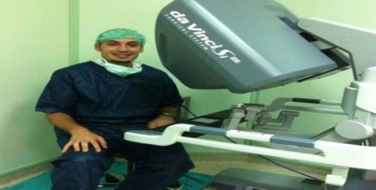 Op. Dr. Veysel Sarraf: "Özçekimler burun estetiği ameliyatlarını artırdı"