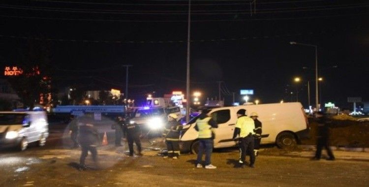 Nusaybin’de bankaya ait para yüklü minibüs kaza yaptı: 1 yaralı
