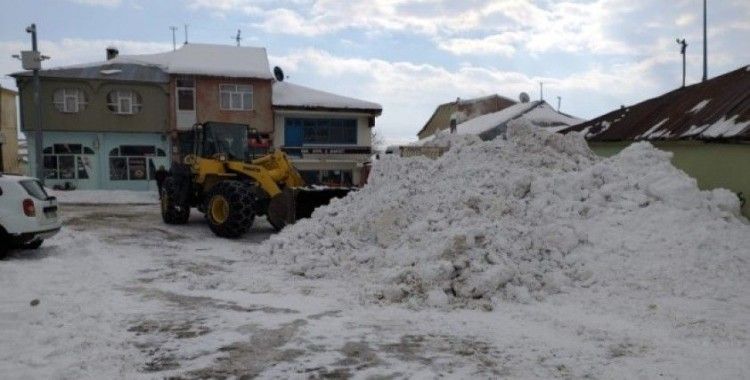 Bingöl’de karla mücadele çalışması: 179 köy yolu ulaşıma açıldı