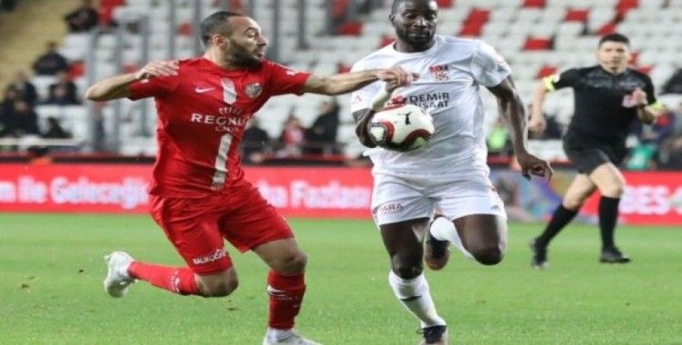 Sivasspor - Antalyaspor rövanş maçının saati değişti